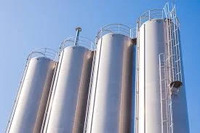 Industrial storage silos designed by professional Silo Manufacturers for cement and bulk materials