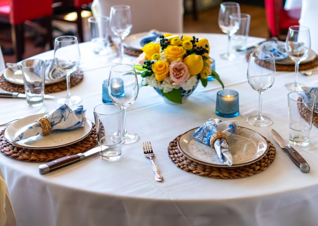 Amo_01Table_Prod-1536x1092