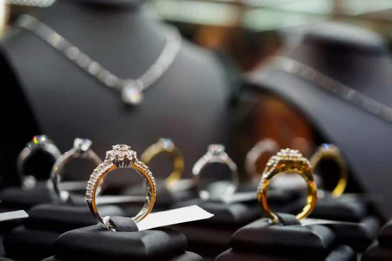 How Can Online Shops Best Display Artisan-Crafted Pieces?