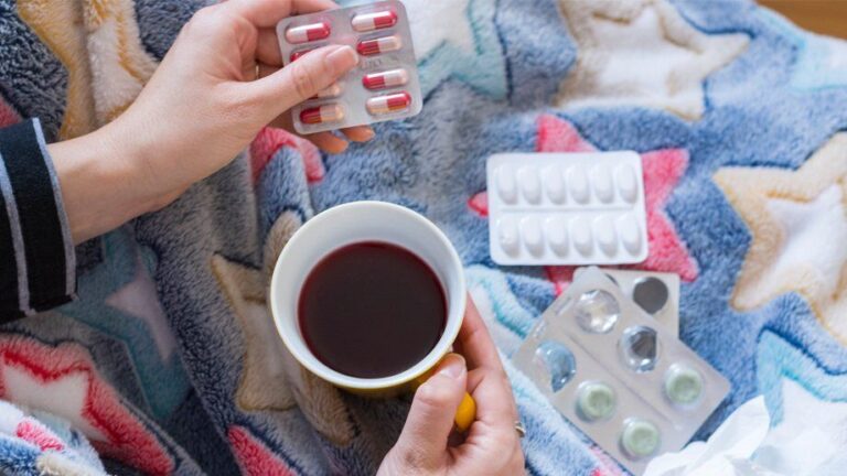 1695914099HowToTreatTheCommonCold920x518