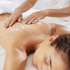 هل علاج الوجه للظهر فعال للبشرة الدهنية؟