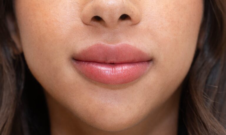 هل علاج شفاه المدخنين مناسب لجميع أنواع البشرة؟