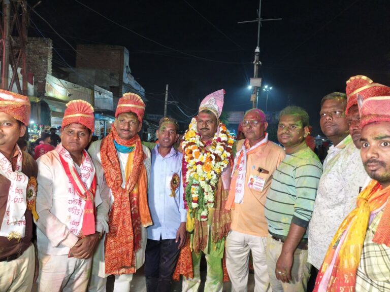 भरतपुर में धूमधाम से निकली महामूर्ख शोभायात्रा, Omprakash Singhal ने दी होली की शुभकामनाएं