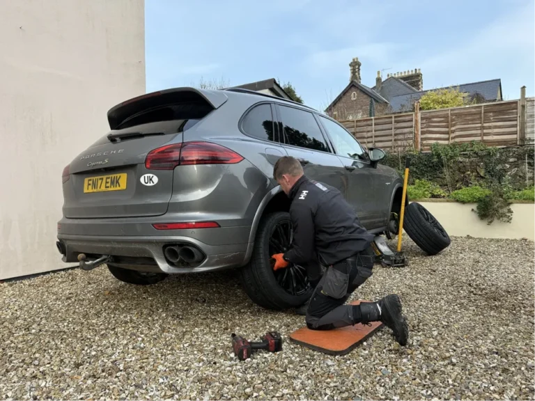 Tyre-Expert-Emegency-Tyre-Fitting-road-side-tyre-fitter10-uai-1032x774