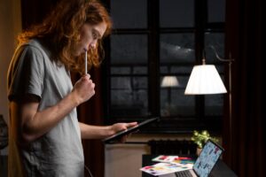 side-view-woman-holding-tablet (1)