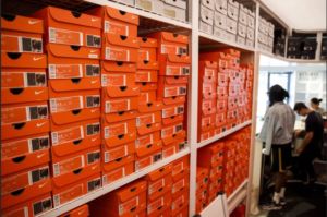 Shoe Store Return Data