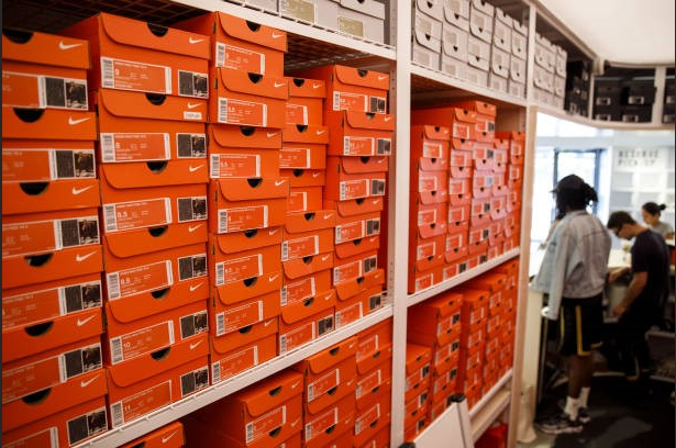 Shoe Store Return Data