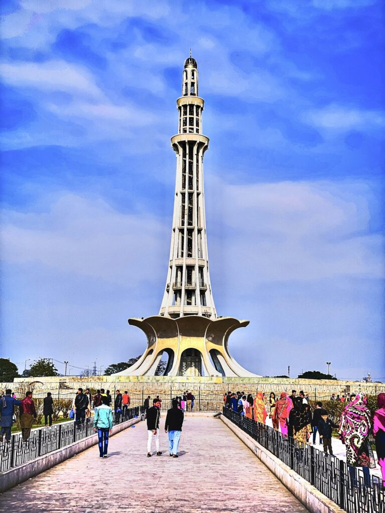 Minar-e-Pakistan, Lahore - properties in Pakistan for overseas Pakistanis